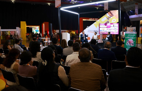 Presenta Lupita Cuautle modelo de Ventanilla Digital a Congreso Smart City LATAM