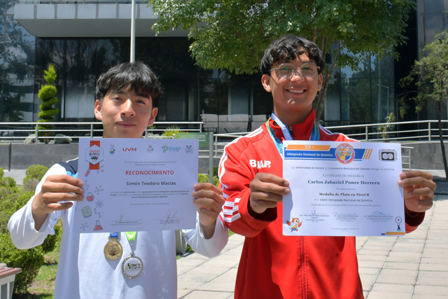 Poblanos logran medallas de plata en Olimpiada Nacional de Química