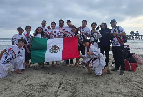 Taekwondoines poblanos destacan en torneo Internacional de California