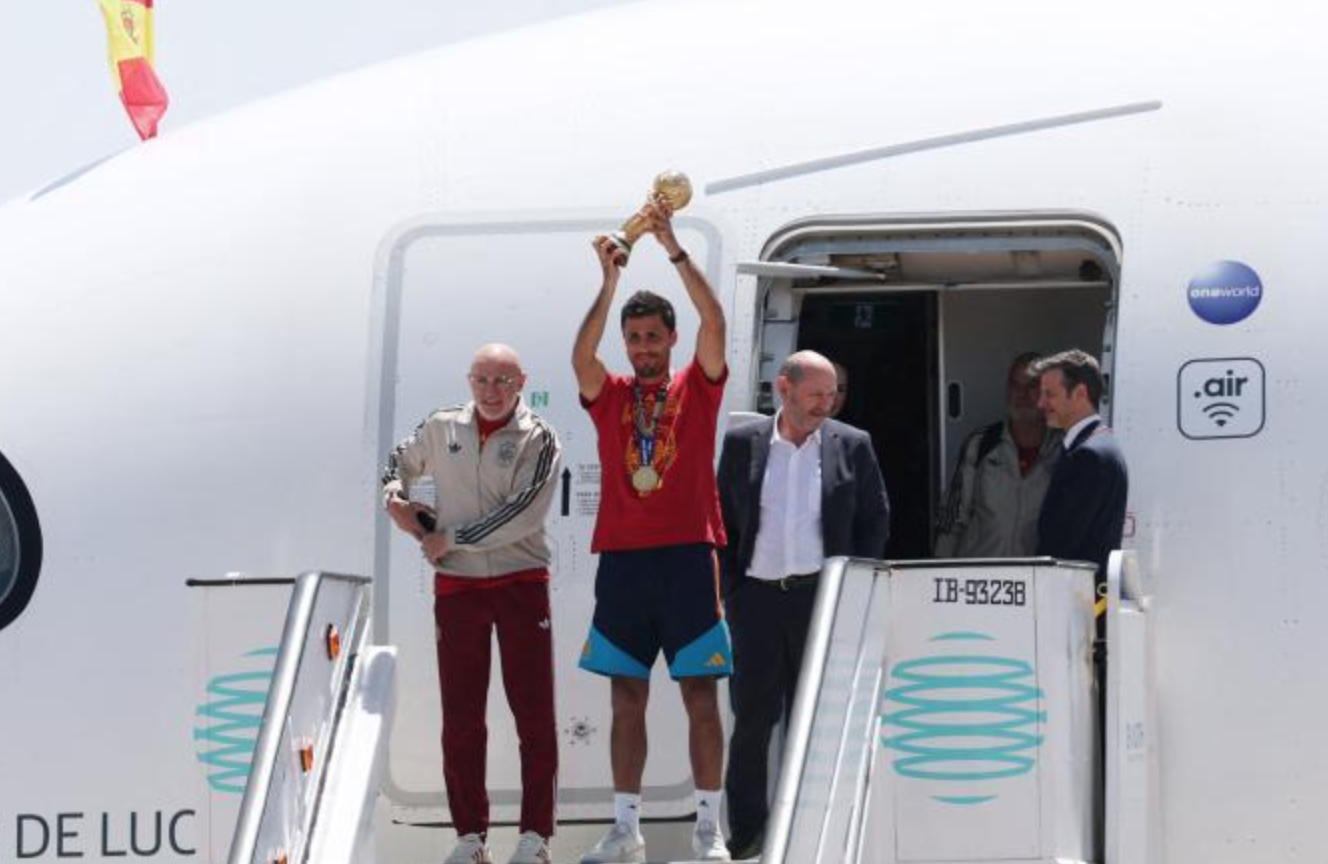 España recibe a sus campeones del mundo con una multitudinaria celebración en Madrid