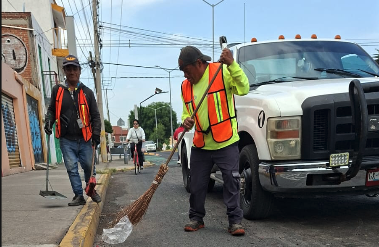 Programa «Barriendo tu Calle» inicia en San Pedro Cholula para rescatar la imagen urbana