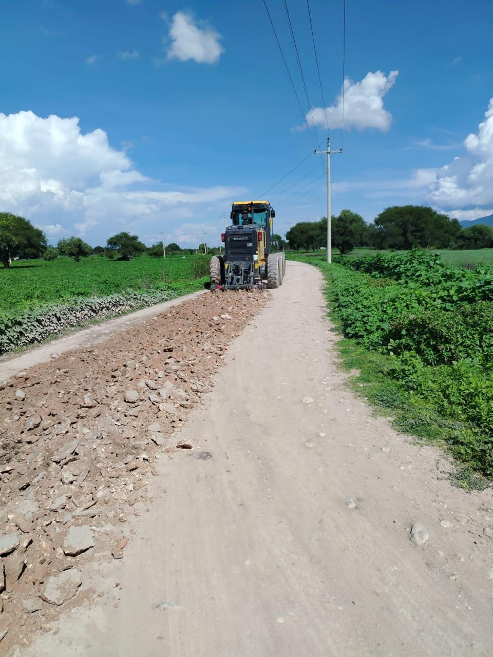 Gobierno de Puebla rehabilita 26.5 kilómetros de caminos saca cosechas en Xochitlán Todos Santos