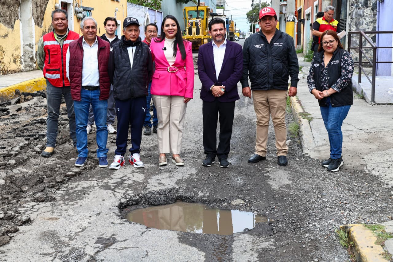 Tonantzin Fernández inicia rehabilitación con concreto hidráulico de la calle 10 Oriente en San Pedro Cholula