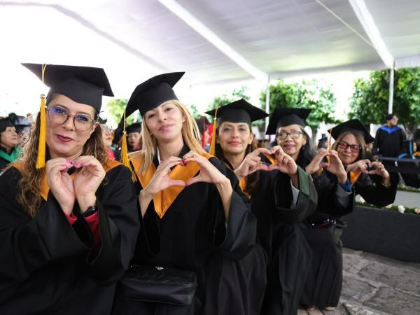 Celebra SEDIF la graduación de la generación 2026 de los CECADES