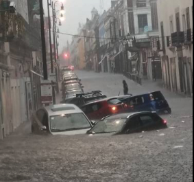 Falta de mantenimiento al drenaje del Centro Histórico, causa inundaciones.