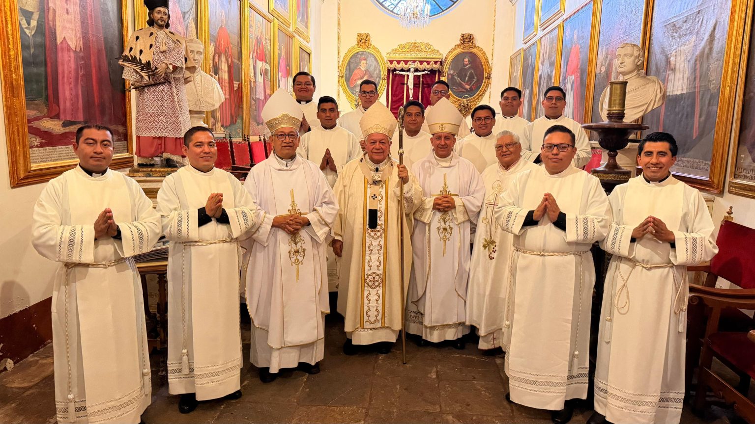 10 nuevos diáconos y un sacerdote consagrados por Monseñor Víctor Sánchez Espinosa