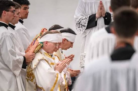 Las condiciones del Vaticano para que sacerdotes y laicos lefebvristas excomulgados regresen en comunión con la Iglesia Católica