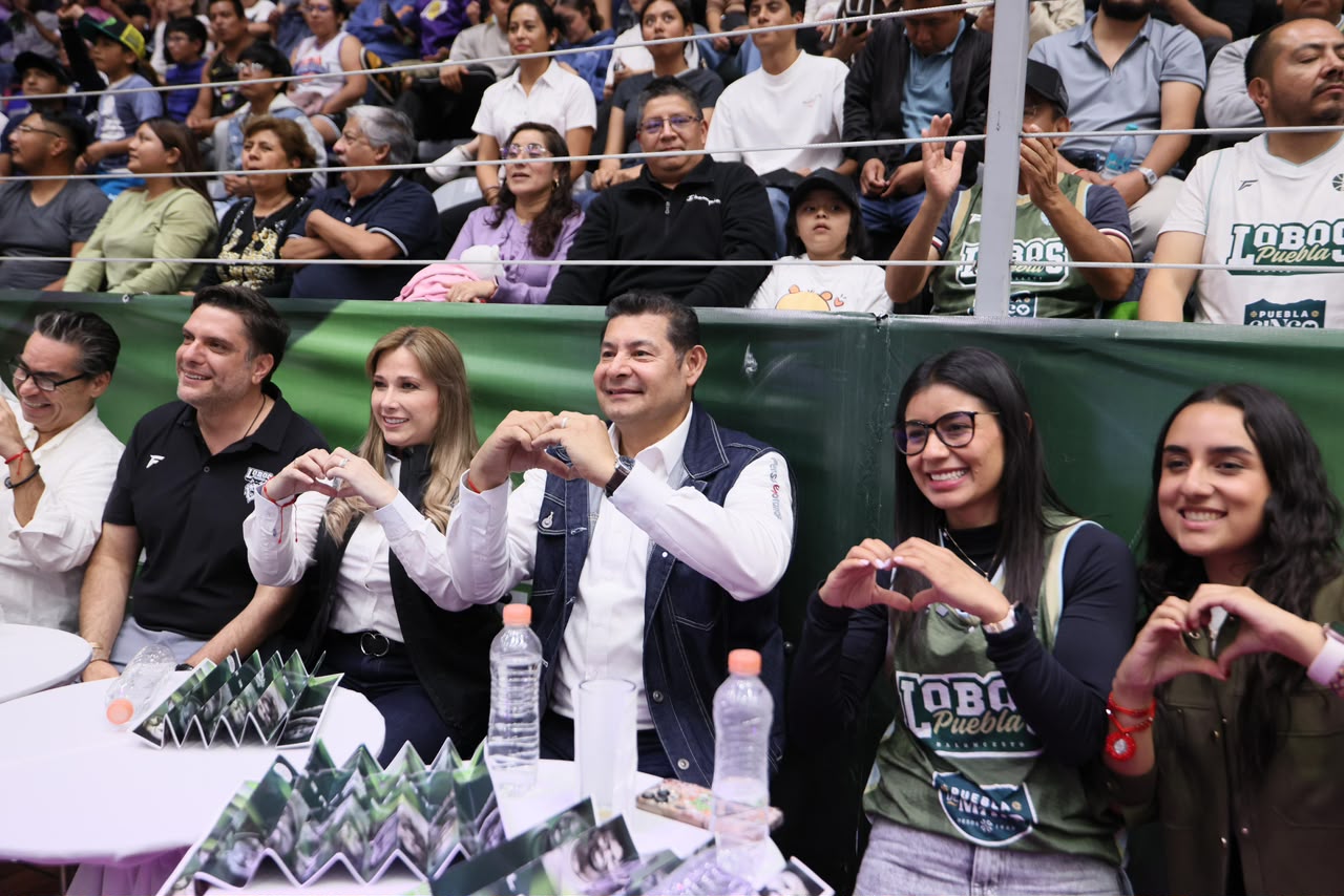 Con lobos Puebla, gobierno de Puebla promueve el básquetbol profesional
