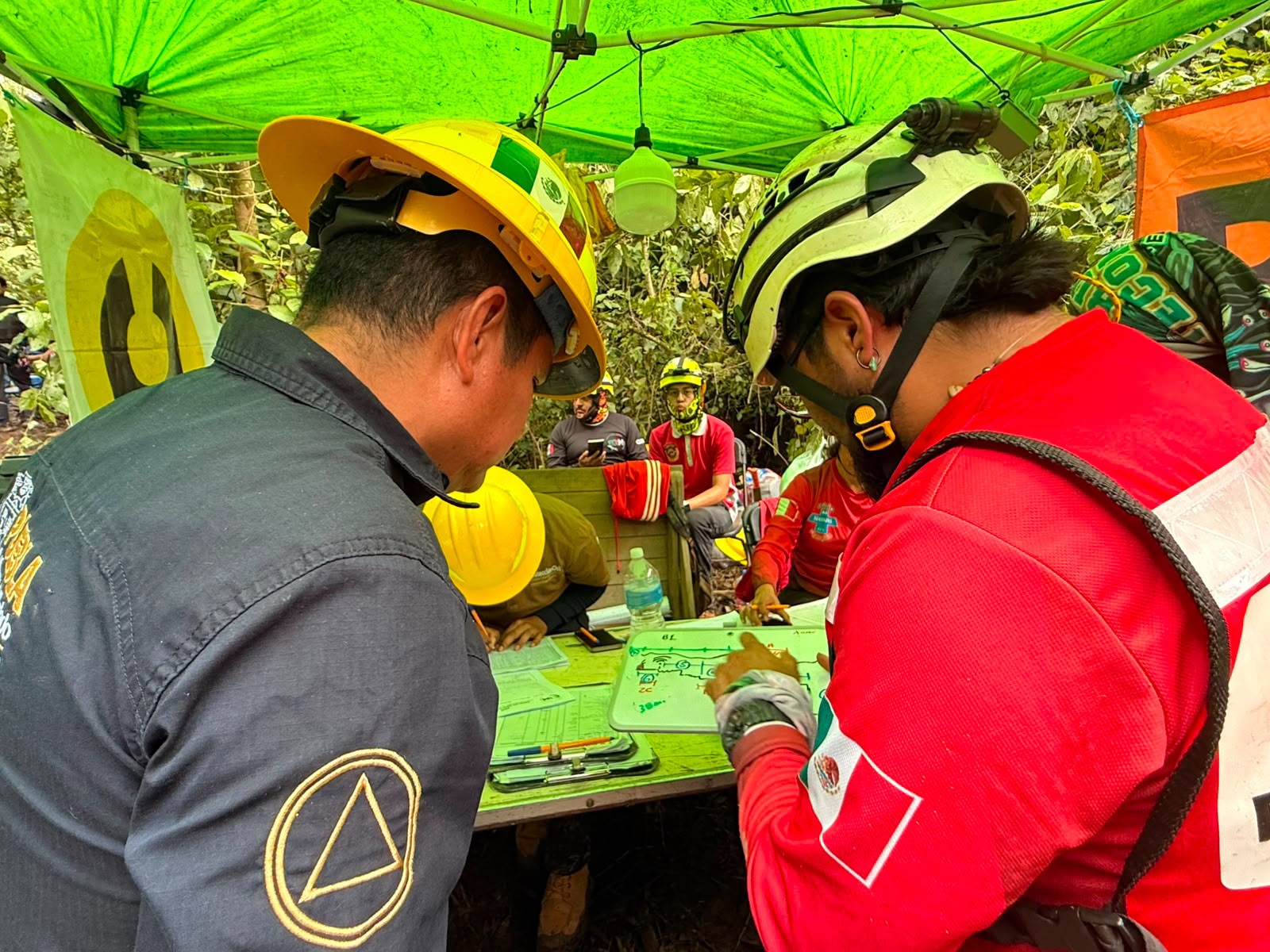 Tras 4 días de labor titánica han localizado a tres cuerpos en la Gruta de Chichicazapa